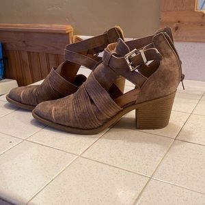 Women’s ankle booties
